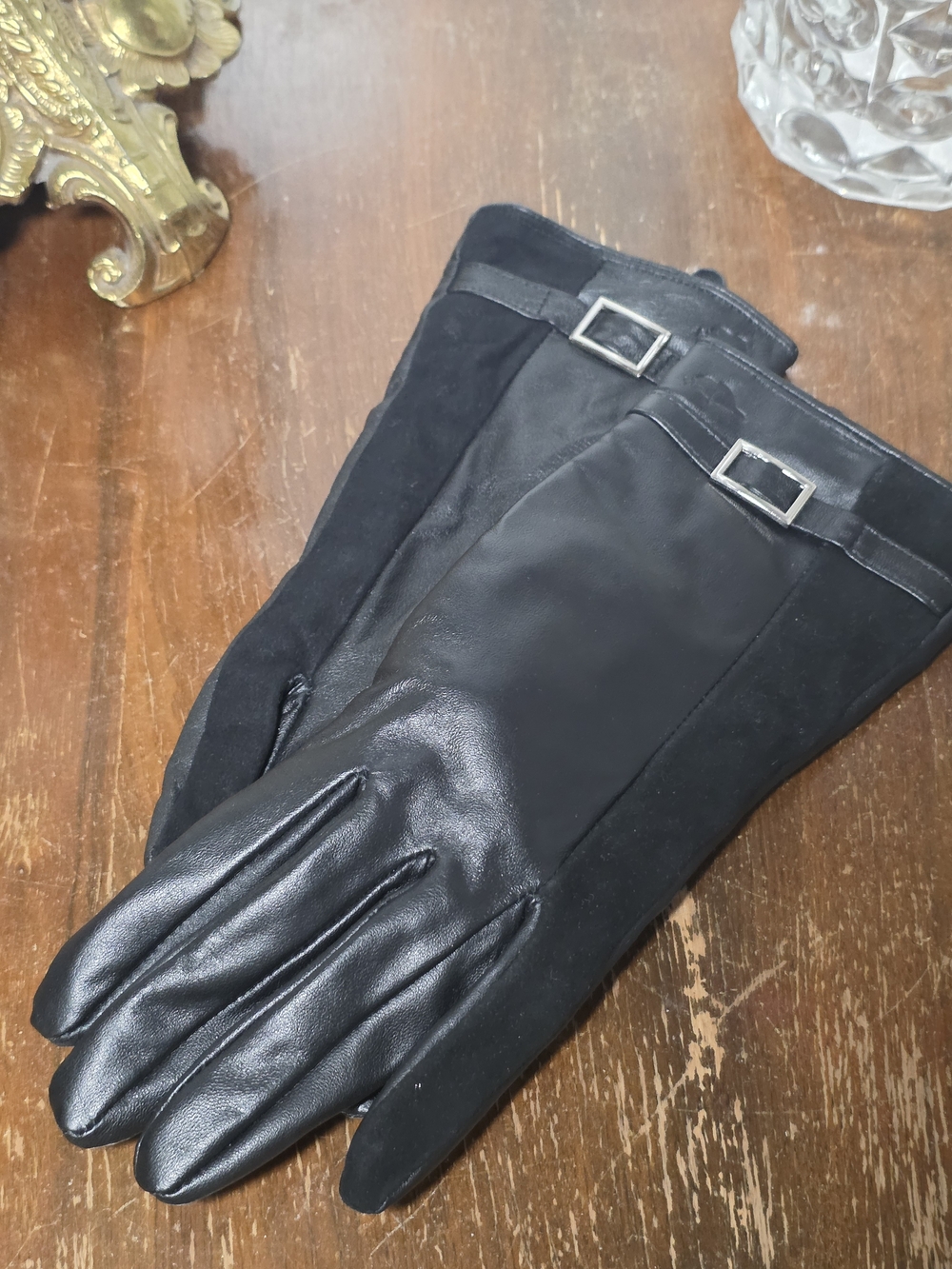 Roots Women's Black Leather and Suede Gloves with Buckle